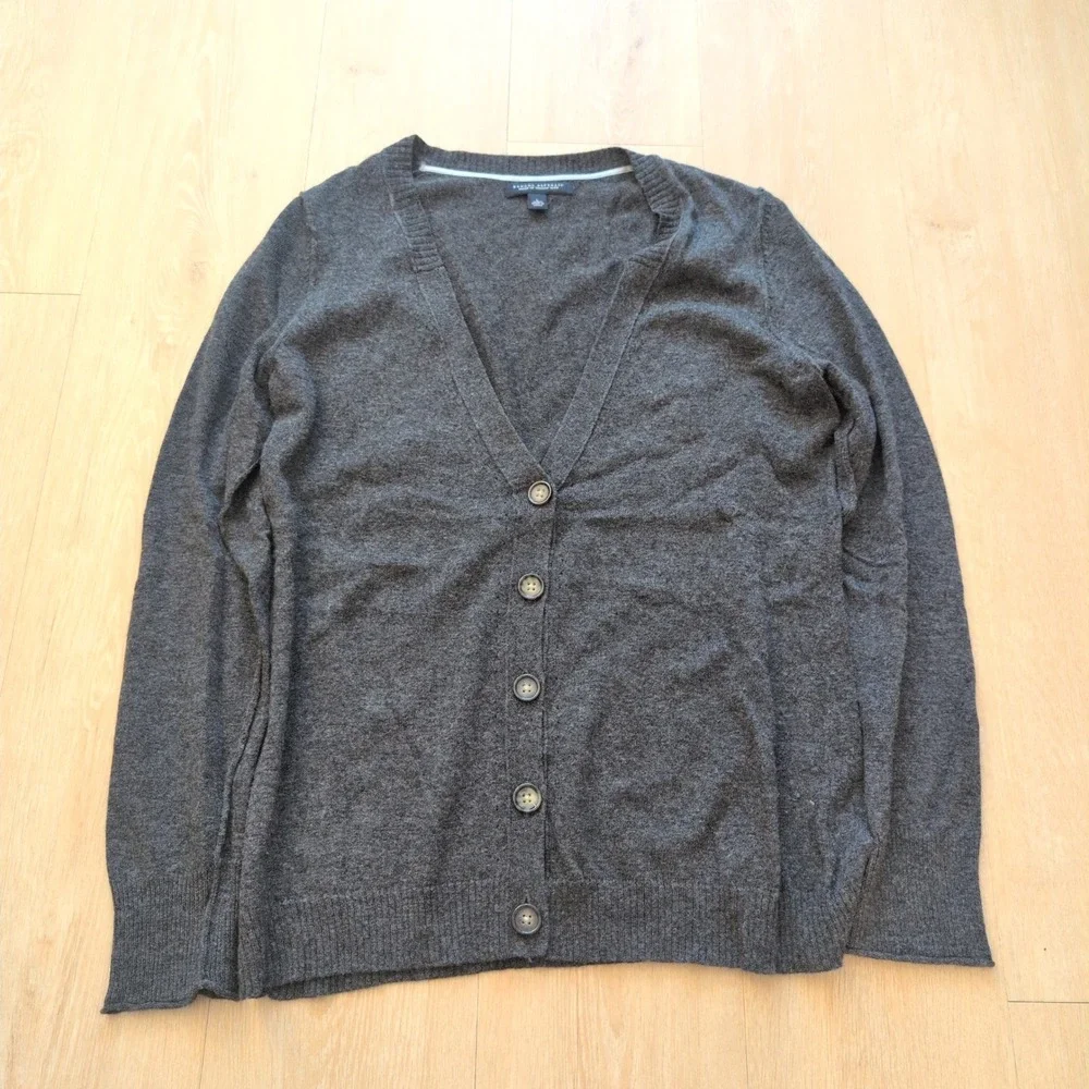 Banana Republic Mens Large Gray Italian Yarn V-Neck Button Cardigan Sweater